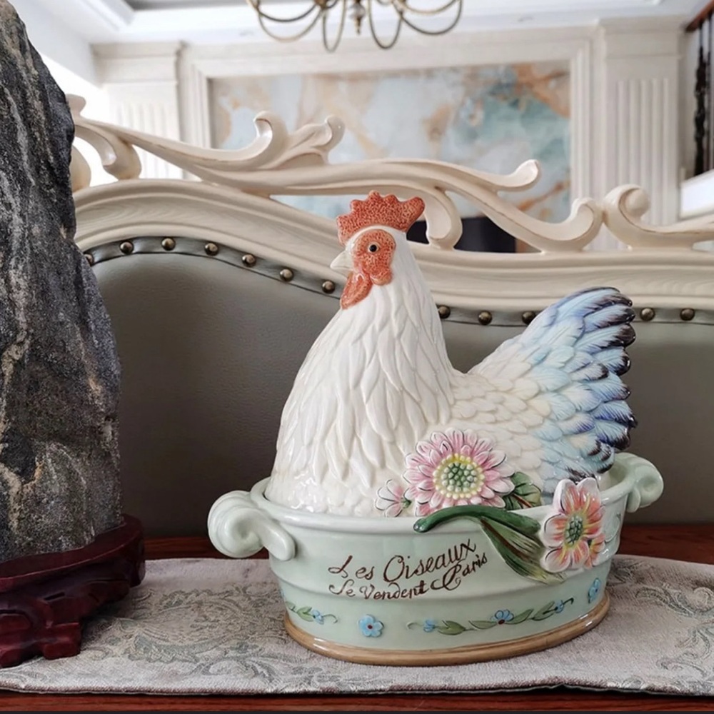 Toulouse Hen Covered Vegetable Bowl